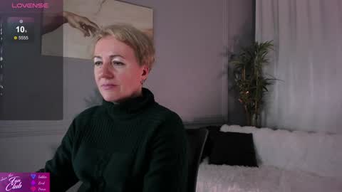 Snapshot of nika_smit chatting on 01.25.25 Nika online show from 01.25.25
