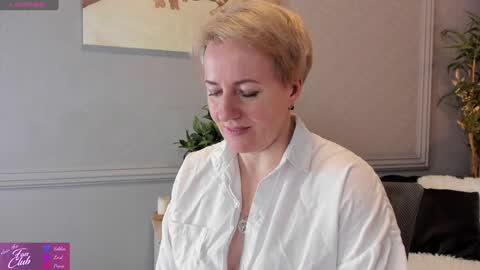 Snapshot of nika_smit chatting on 02.08.25 Nika online show from 02.08.25