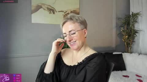 Snapshot of nika_smit chatting on 02.14.25 Nika online show from 02.14.25
