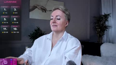 Snapshot of nika_smit chatting on 02.22.25 Nika online show from 02.22.25