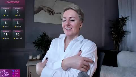 Snapshot of nika_smit chatting on 02.22.25 Nika online show from 02.22.25