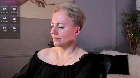 Snapshot of nika_smit chatting on 03.05.25 Nika online show from 03.05.25