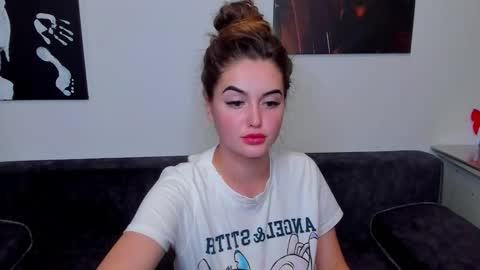 Snapshot of nika_tailor chatting on 09.21.25 Nika online show from 09.21.25