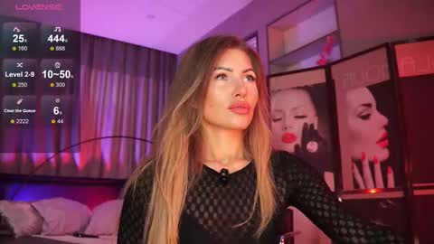 Snapshot of nikki_amour chatting on 10.18.25 Nikki online show from 10.18.25