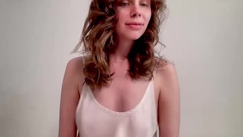 Snapshot of nikki_mi chatting on 02.21.25 Nikki online show from 02.21.25