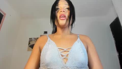 Snapshot of nikkitatsx chatting on 03.05.25 Debora21Cm online show from 03.05.25