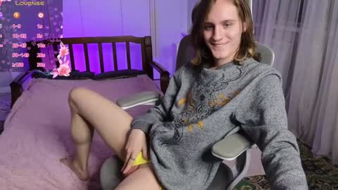 Snapshot of nikompell chatting on 12.20.24 niko online show from 12.20.24