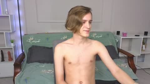 Snapshot of nikompell chatting on 01.10.25 niko online show from 01.10.25