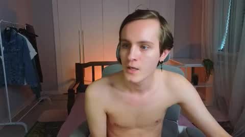 Snapshot of nikompell chatting on 03.05.25 niko online show from 03.05.25