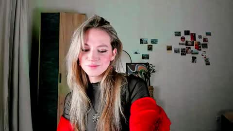 Snapshot of niky_jess chatting on 12.19.24 Veronica online show from 12.19.24