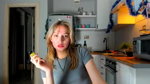 Snapshot of niky_jess chatting on 12.23.24 Veronica online show from 12.23.24