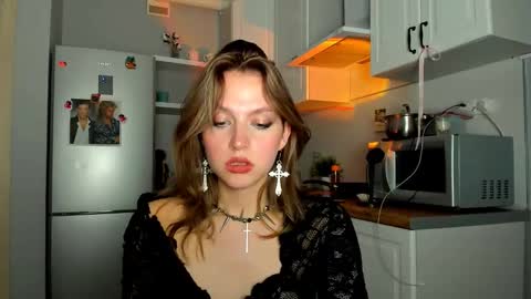Snapshot of niky_jess chatting on 02.10.25 Veronica online show from 02.10.25