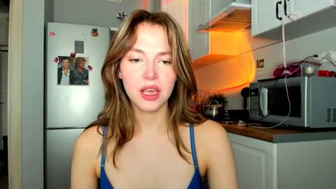 Snapshot of niky_jess chatting on 02.27.25 Veronica online show from 02.27.25