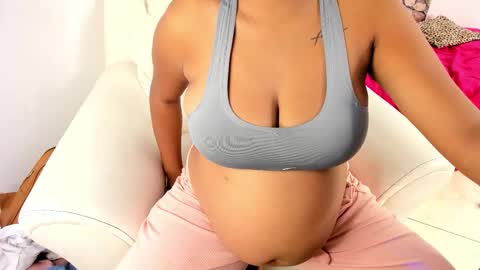 Snapshot of ninacollinss1 chatting on 10.09.25 ninabigboobs online show from 10.09.25