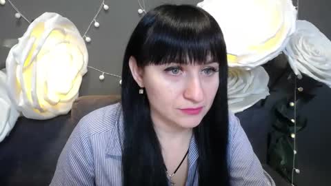 ninaflawlees online show from 11.19.25