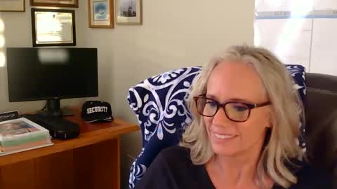 Snapshot of ninanite chatting on 11.15.25 ninanite online show from 11.15.25