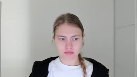 ninarihh online show from 10.19.25