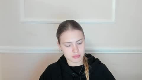 ninarihh online show from 11.19.25