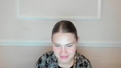 ninarihh online show from 11.21.25