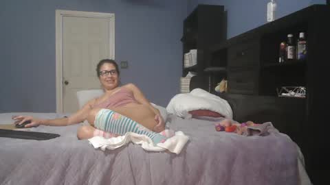 Snapshot of ninas1974 chatting on 12.16.24 Ninaru online show from 12.16.24