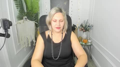 ninastarle online show from 10.17.25
