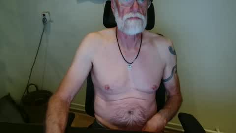 Snapshot of nipplesilverdad55 chatting on 09.21.25 nipplesilverdad55 online show from 09.21.25