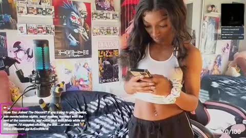 Snapshot of niviawolfe chatting on 12.04.24 NIVIA WOLFE online show from 12.04.24