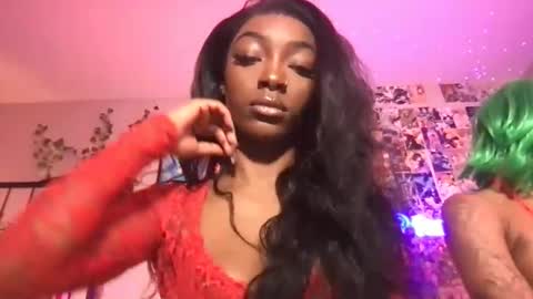 Snapshot of niviawolfe chatting on 12.14.24 NIVIA WOLFE online show from 12.14.24