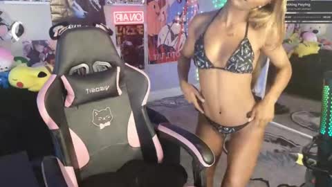 Snapshot of niviawolfe chatting on 03.04.25 NIVIA WOLFE online show from 03.04.25