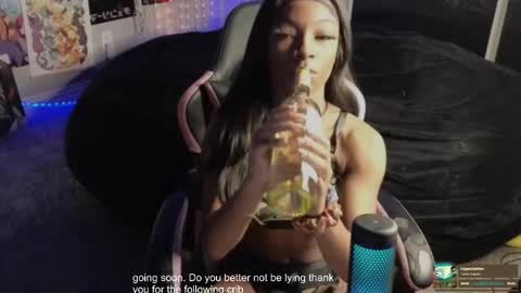 Snapshot of niviawolfe chatting on 12.03.25 NIVIA WOLFE online show from 12.03.25