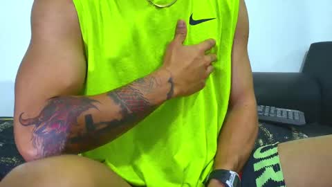 Snapshot of nixon347932 chatting on 03.12.25 Nicolas Muscle online show from 03.12.25