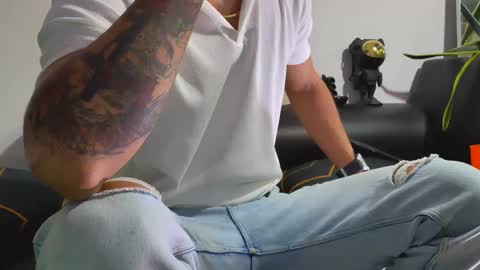 Snapshot of nixon347932 chatting on 09.20.25 Nicolas Muscle online show from 09.20.25