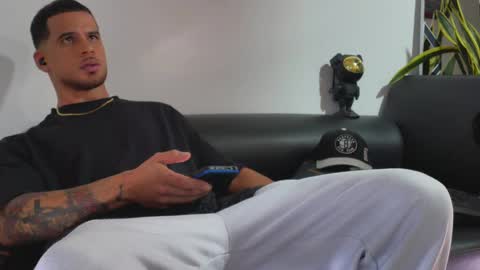 Snapshot of nixon347932 chatting on 09.25.25 Nicolas Muscle online show from 09.25.25