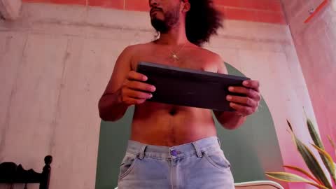 Snapshot of noah_jones__ chatting on 01.15.25 Noah online show from 01.15.25