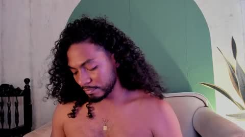 Snapshot of noah_jones__ chatting on 01.20.25 Noah online show from 01.20.25