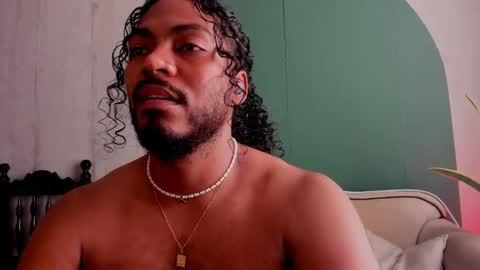 Snapshot of noah_jones__ chatting on 01.27.25 Noah online show from 01.27.25