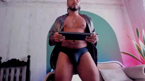 Snapshot of noah_jones__ chatting on 02.04.25 Noah online show from 02.04.25