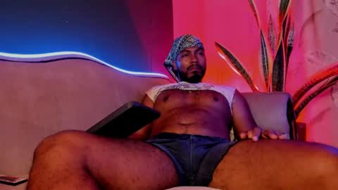 Snapshot of noah_jones__ chatting on 02.11.25 Noah online show from 02.11.25