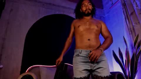 Snapshot of noah_jones__ chatting on 02.18.25 Noah online show from 02.18.25