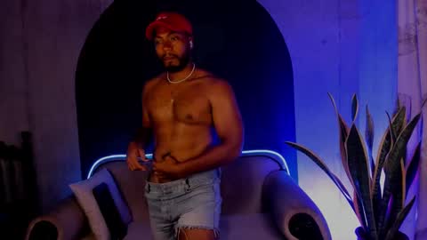 Snapshot of noah_jones__ chatting on 03.01.25 Noah online show from 03.01.25