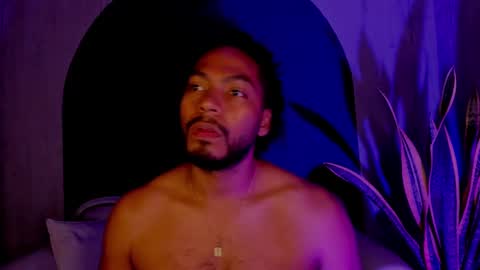 Snapshot of noah_jones__ chatting on 03.08.25 Noah online show from 03.08.25