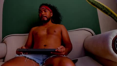 Snapshot of noah_jones__ chatting on 03.08.25 Noah online show from 03.08.25