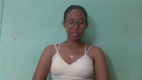 Snapshot of noellah chatting on 03.02.25 noellah online show from 03.02.25