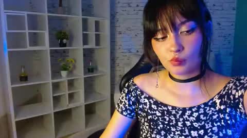 Snapshot of noeva_ chatting on 09.25.25 Noeva online show from 09.25.25