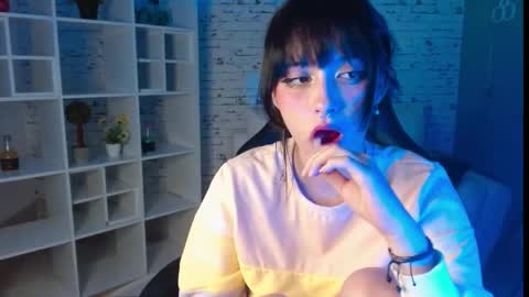 Snapshot of noeva_ chatting on 10.04.25 Noeva online show from 10.04.25