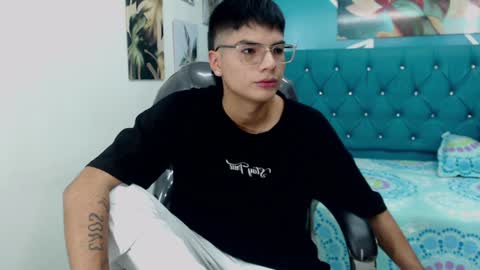 Snapshot of noha_scott chatting on 02.01.25 Noha Scott online show from 02.01.25