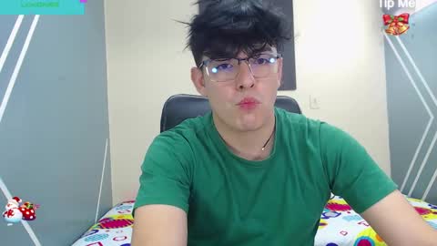 Snapshot of nolan_twink chatting on 12.11.24 Nolan online show from 12.11.24