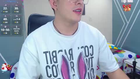 Snapshot of nolan_twink chatting on 12.15.24 Nolan online show from 12.15.24