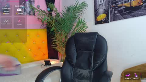 Snapshot of nolan_twink chatting on 01.25.25 Nolan online show from 01.25.25