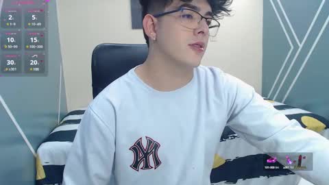 Snapshot of nolan_twink chatting on 02.01.25 Nolan online show from 02.01.25